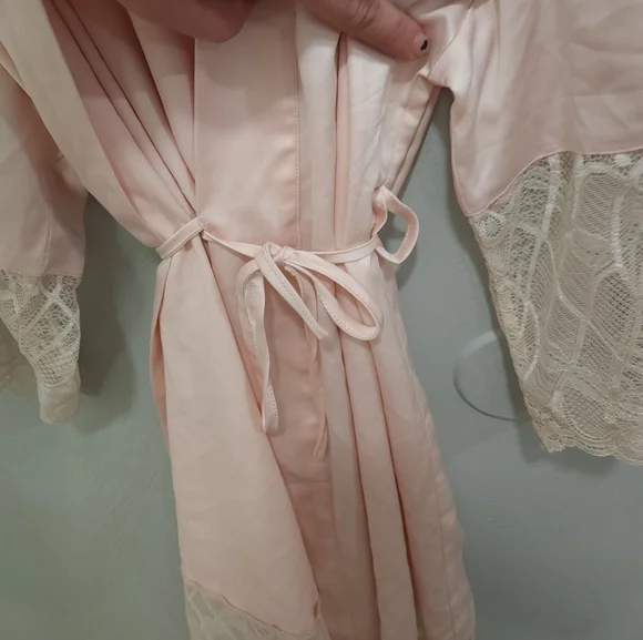 Flora Nikrooz• The Gabby wrap in pink and lace. Sz M - Picture 11 of 15